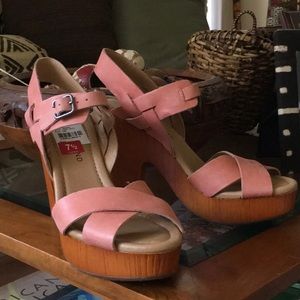 NWT LB Pink Platforms